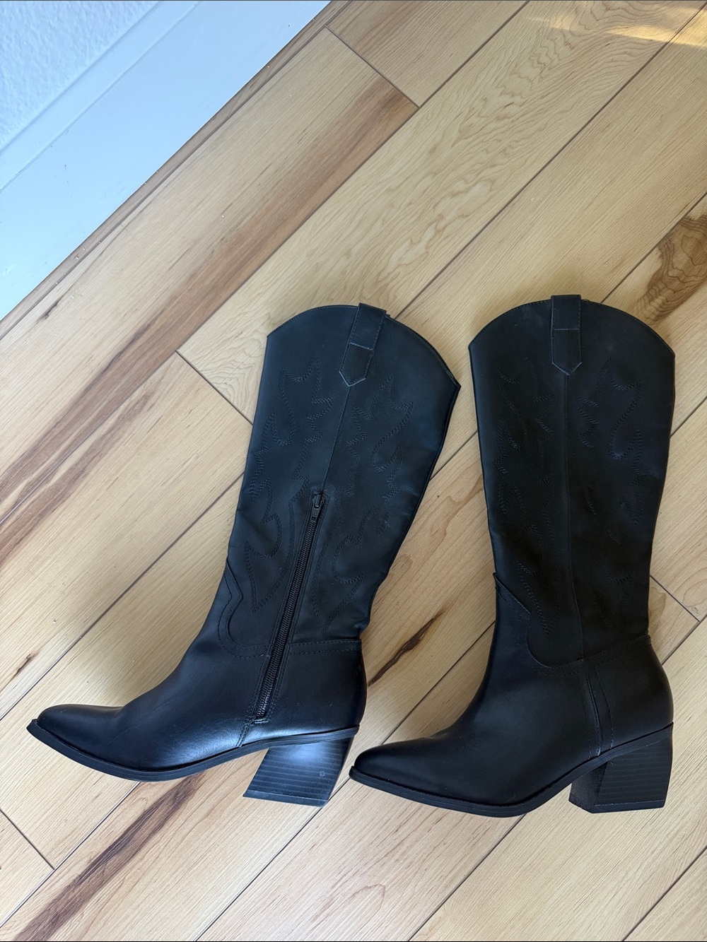 Madden NYC Black Cowboy Boots Size 7